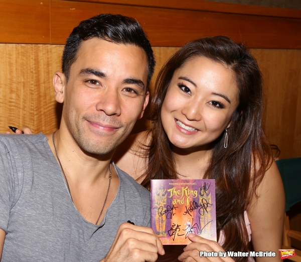 Photo Coverage: Kelli O'Hara & Cast of Broadway's THE KING AND I Sign Albums at Barnes & Noble Image