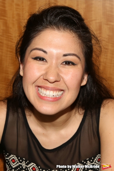 Photo Coverage: Kelli O'Hara & Cast of Broadway's THE KING AND I Sign Albums at Barnes & Noble Image
