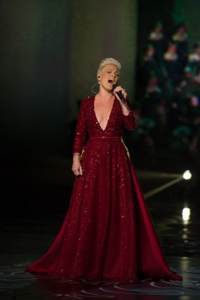 P!nk sings 'Over the Rainbow' as a tribute to THE WIZARD OF OZ. Photo