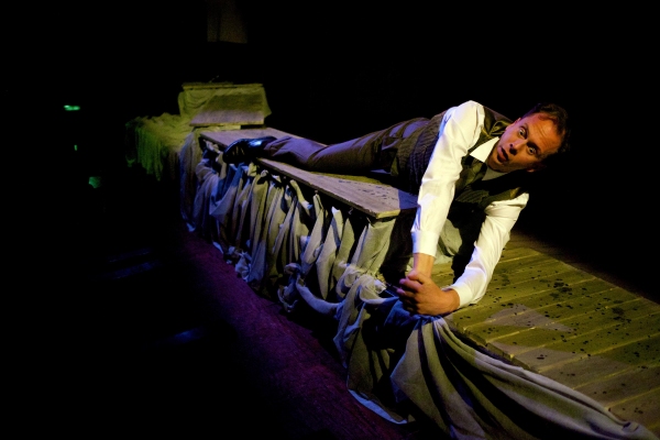 Photo Flash: First Look at THE WOMAN IN BLACK at the SJT, Scarborough  Image