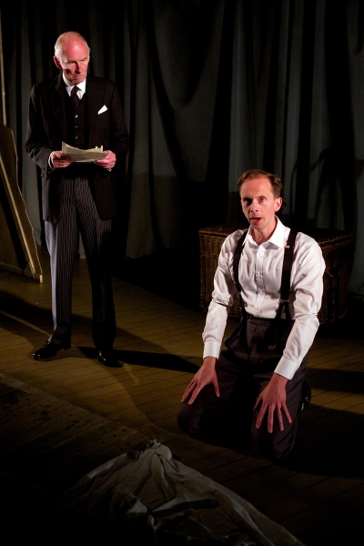 Photo Flash: First Look at THE WOMAN IN BLACK at the SJT, Scarborough  Image