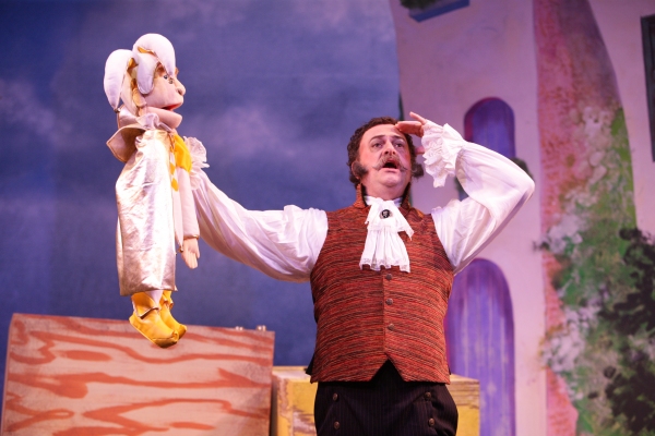 Puppeteer Stromboli (Shaun-Michael Morse) has an operatic flair. Photo