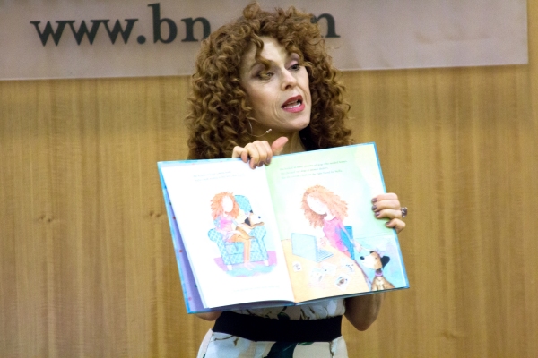Photo Flash: Bernadette Peters Reads from New Children's Book STELLA AND CHARLIE: FRIENDS FOREVER at Barnes & Noble Image