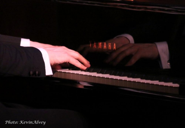 Photo Flash: JERSEY BOYS' Erich Bergen Returns to Birdland Image