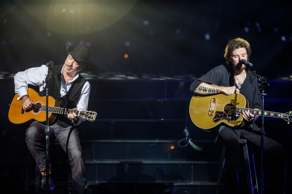 Photo Flash: REBA, BROOKS & DUNN: TOGETHER IN VEGAS Debuts at Caesars Palace Image