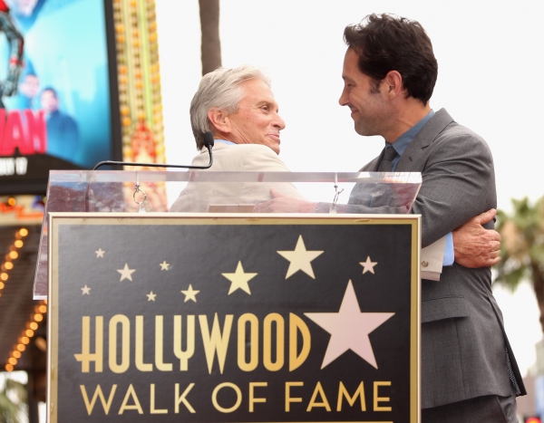 Michael Douglas honors actor Paul Rudd Photo