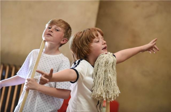 Photo Flash: First Look at Justin Fletcher, Ronni Anocona & More in Rehearsal for MIF's THE TALE OF MR. TUMBLE 