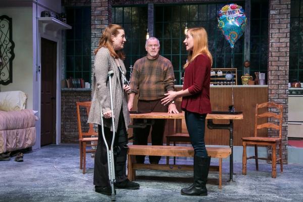 Photo Flash: First Look at TIME STANDS STILL at TheatreWorks New Milford 