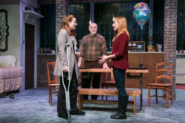 Photo Flash: First Look at TIME STANDS STILL at TheatreWorks New Milford Image