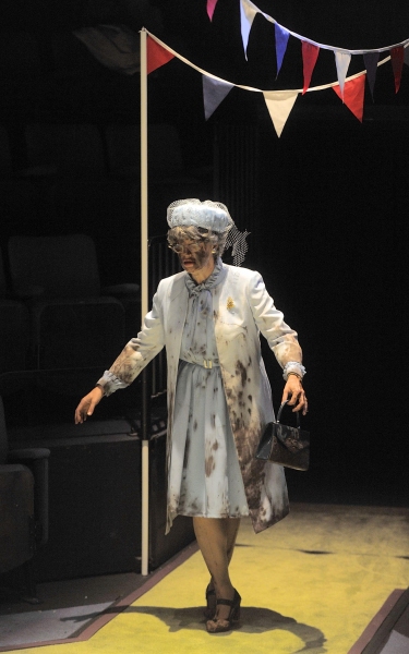 Photo Flash: First Look at Alan Ayckbourn's CONFUSIONS in Scarborough Image