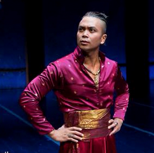 Photo Flash: Jose Llana Says 'Hello, Siam' Onstage in THE KING AND I Image