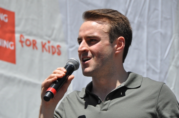 Photo Coverage: Casts of KINKY BOOTS, BEAUTIFUL, PHANTOM & More Perform in Bryant Park Image