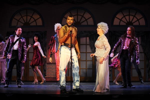 Photo Flash: First Look at GLEE's Jenna Ushkowitz & More in Pittsburgh CLO's THE WEDDING SINGER Image