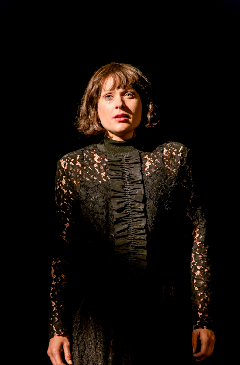 Photo Flash: First Look at Benedict Cumberbatch & More in Barbican Theatre's HAMLET Image