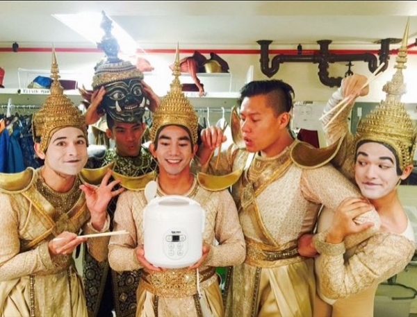 Photo Flash: Saturday Intermission Pics, 8/08 - KINKY BOOTS Celebrates HAMILTON's Opening, Plus SOMETHING ROTTEN!, PIPPIN, and More Image