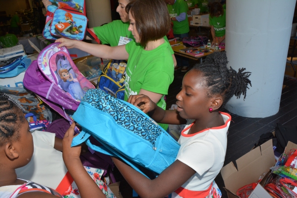 Photo Coverage: Paige Davis Teams with Volunteers of America for Operation Backpack 2015! Image