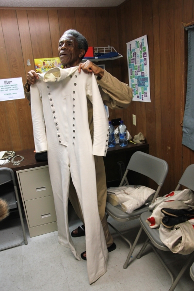Photo Flash: Phylicia Rashad, Andre De Shields & More Original Cast Members from THE WIZ Reunite in Central Park!  Image
