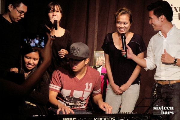 Photo Flash: Sixteen Bars Holds Broadway Open-Mic Night  Image