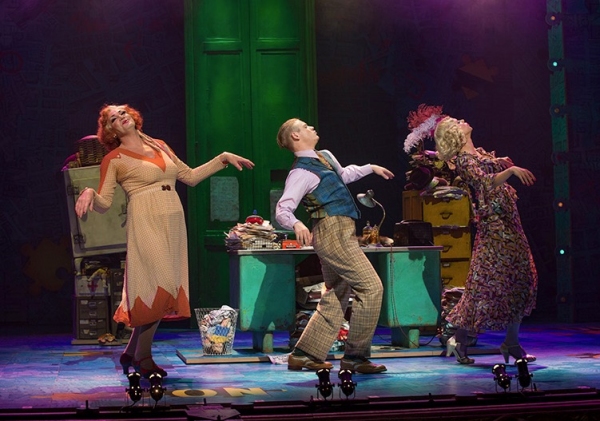 Photo Flash: ANNIE Gets a Makeover in Flashy UK Tour Image