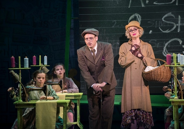 Photo Flash: ANNIE Gets a Makeover in Flashy UK Tour Image