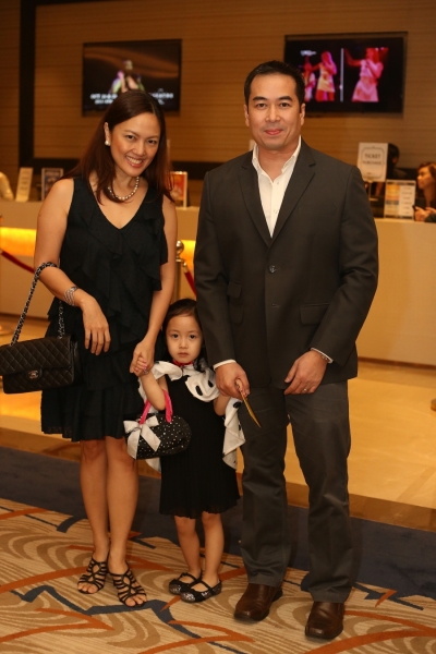 Photo Coverage: Opening Night Red Carpet of SINGIN' IN THE RAIN Image