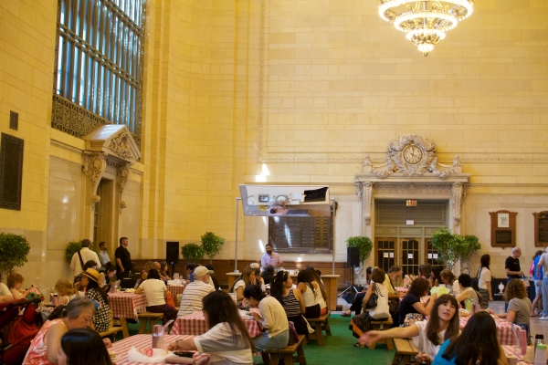 Photo Flash: Cast of WICKED & More Perform at Grand Central's Indoor Picnic Event Image