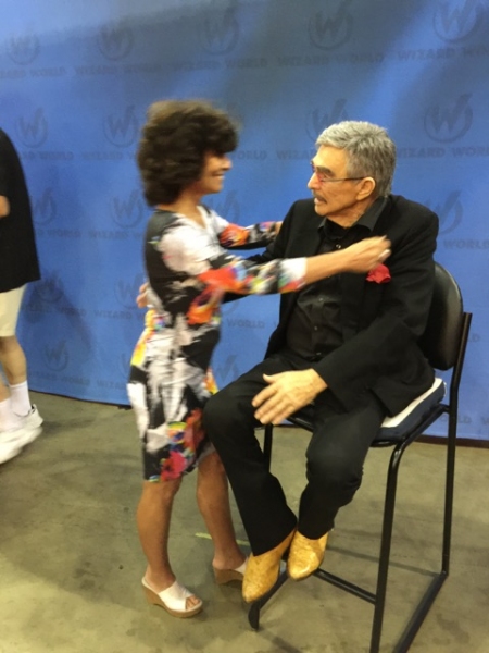 Photo Flash: Burt Reynolds Wows at Wizard World Comic Con Image