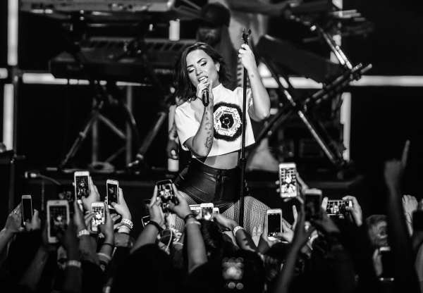 Photo Flash: Nick Jonas and Demi Lovato Take the Stage for MTV's VMA Benefit Concert Image