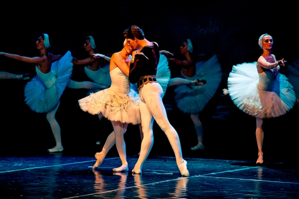 Photo Flash: First Look- SWAN LAKE at the Russian Grand Ballet Image