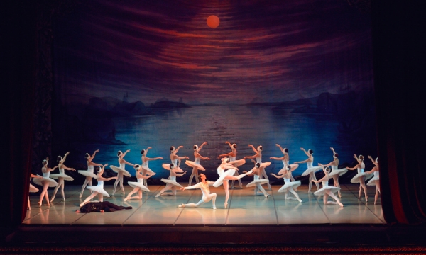 Photo Flash: First Look- SWAN LAKE at the Russian Grand Ballet Image