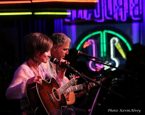 Photo Flash: Victoria Shaw Goes UNDER THE COVERS at Birdland Image