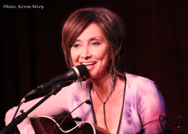 Photo Flash: Victoria Shaw Goes UNDER THE COVERS at Birdland Image
