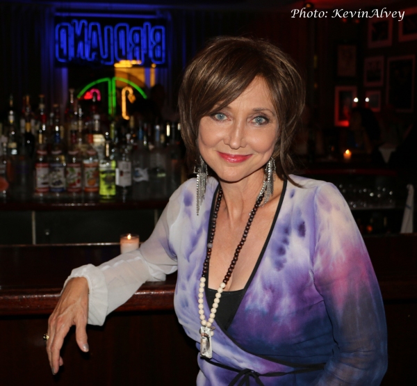 Photo Flash: Victoria Shaw Goes UNDER THE COVERS at Birdland Image