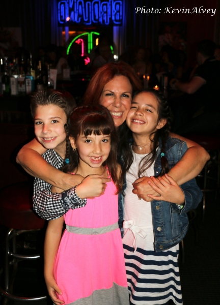 Photo Flash: Victoria Shaw Goes UNDER THE COVERS at Birdland Image