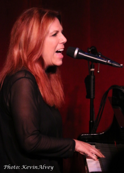 Photo Flash: Victoria Shaw Goes UNDER THE COVERS at Birdland 