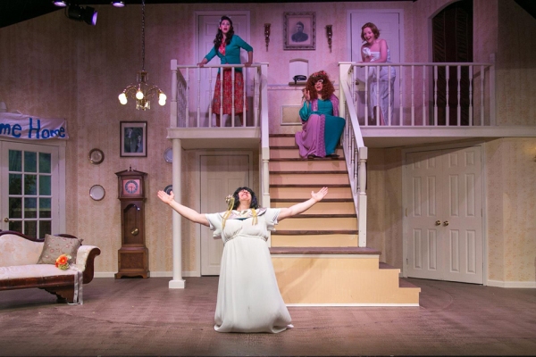 Photo Flash: First Look at LEADING LADIES at TheatreWorks New Milford Image