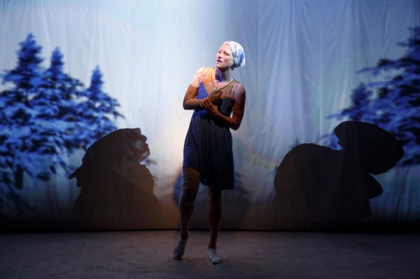 Photo Flash: First Look at Mamie Gummer in Roundabout's UGLY LIES THE BONE Image