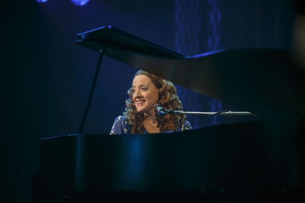 Photo Flash: First Look at Abby Mueller, Liam Tobin, Becky Gulsvig and More in BEAUTIFUL: THE CAROLE KING MUSICAL Tour 