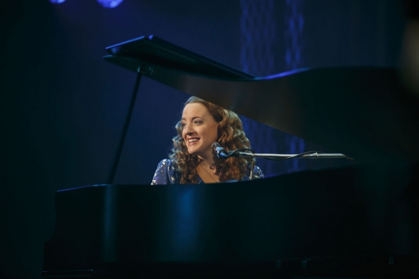 Photo Flash: First Look at Abby Mueller, Liam Tobin, Becky Gulsvig and More in BEAUTIFUL: THE CAROLE KING MUSICAL Tour Image