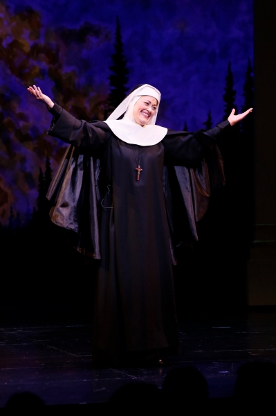 Photo Flash: THE SOUND OF MUSIC National Tour Celebrates Opening Night in Los Angeles; Curtain Call! 