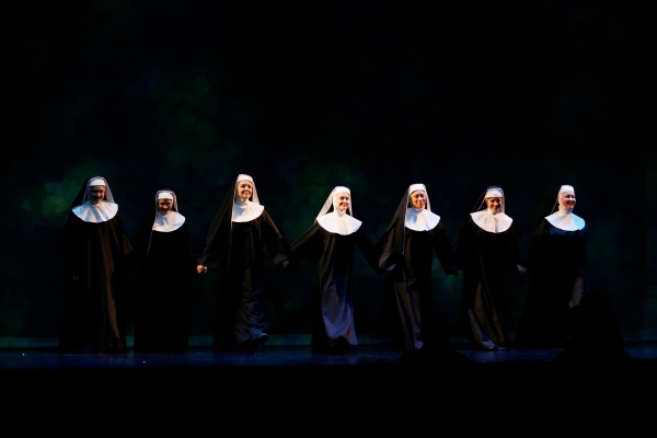 Photo Flash: THE SOUND OF MUSIC National Tour Celebrates Opening Night in Los Angeles; Curtain Call! Image