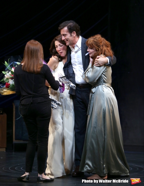 Eve Best, Clive Owen and Kelly Reilly  Photo