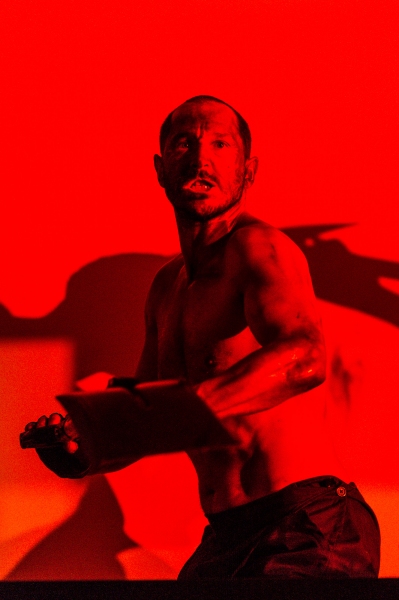 Photo Flash: THE HAIRY APE, Starring Bertie Carvel, Opens Tonight at The Old Vic Image