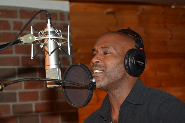 Exclusive Photo Coverage: SCHOOL OF ROCK's Alan H. Green Sings Carols For A Cure Image
