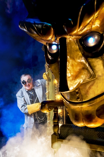 Photo Coverage: Tom McGowan As The Wizard In WICKED! Image