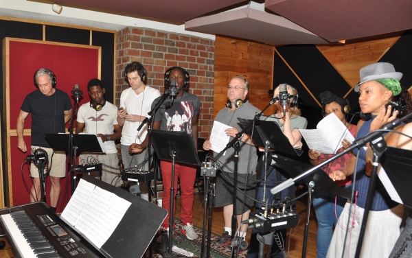 Exclusive Photo Coverage: AMAZING GRACE Cast Gets Ready for the Holidays with Carols For A Cure  Image