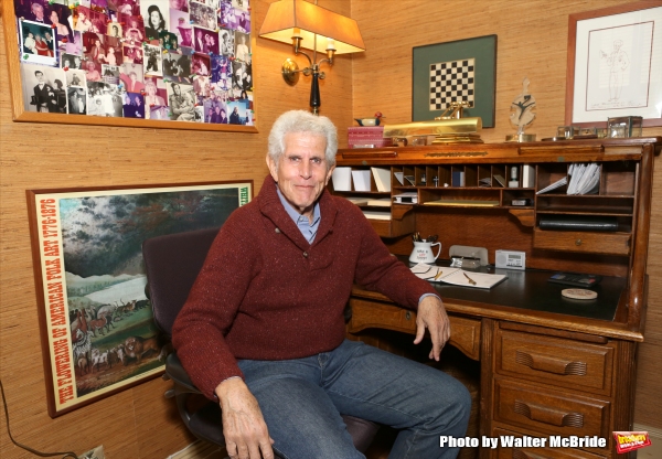 Photo Coverage: Tony Roberts Takes Home New Memoir DO YOU KNOW ME? Image