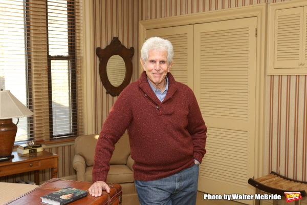 Photo Coverage: Tony Roberts Takes Home New Memoir DO YOU KNOW ME? Image