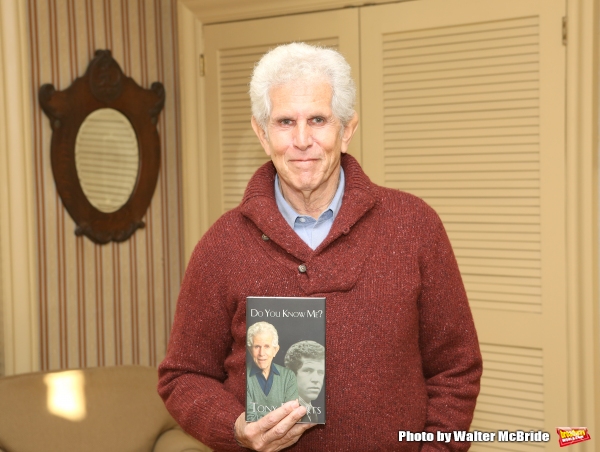 Photo Coverage: Tony Roberts Takes Home New Memoir DO YOU KNOW ME? Image