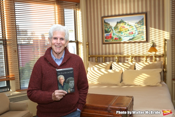 Photo Coverage: Tony Roberts Takes Home New Memoir DO YOU KNOW ME? Image